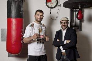 Arnold Gjergjaj und sein Trainer Angelo Gallina boxen sich durch die Provinz – nun stehen sie vor einem Millionenpublikum im Ring